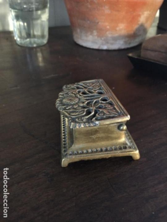 Escriban&iacute;a: Caja porta sellos de bronce - Foto 4
