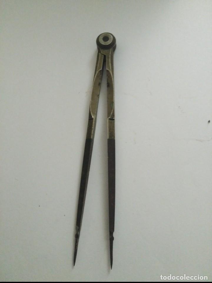 Escriban&iacute;a: compas arquitectura bronce y hierro - Foto 1
