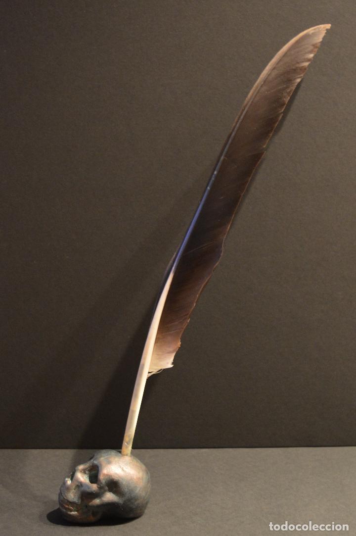 Escriban&iacute;a: ORIGINAL PLUMA DE ESCRITORIO CON BASE TINTERO CALAVERA - Foto 3