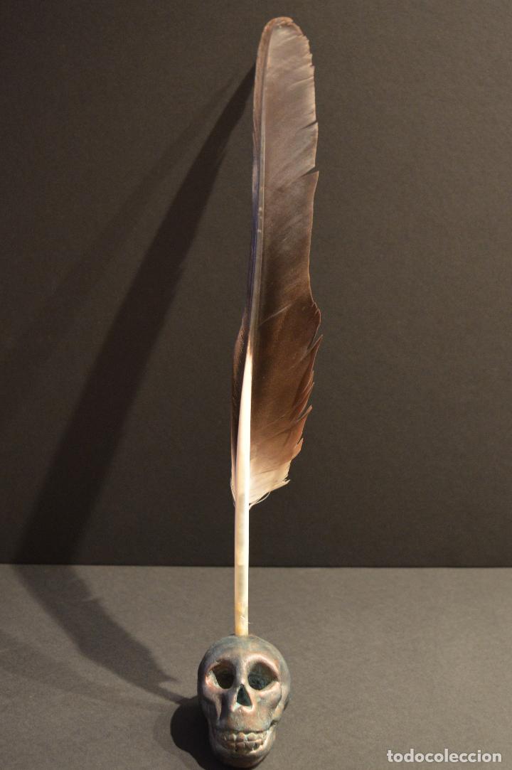 Escriban&iacute;a: ORIGINAL PLUMA DE ESCRITORIO CON BASE TINTERO CALAVERA - Foto 4