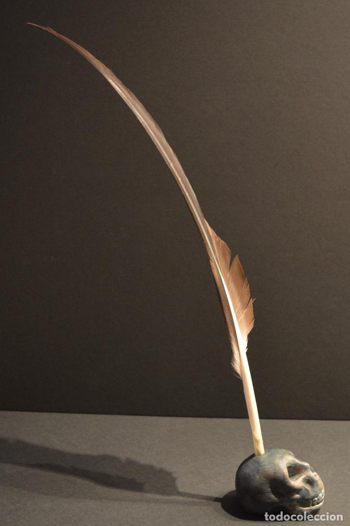 Escriban&iacute;a: ORIGINAL PLUMA DE ESCRITORIO CON BASE TINTERO CALAVERA - Foto 5