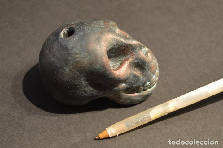 Escriban&iacute;a: ORIGINAL PLUMA DE ESCRITORIO CON BASE TINTERO CALAVERA - Foto 8