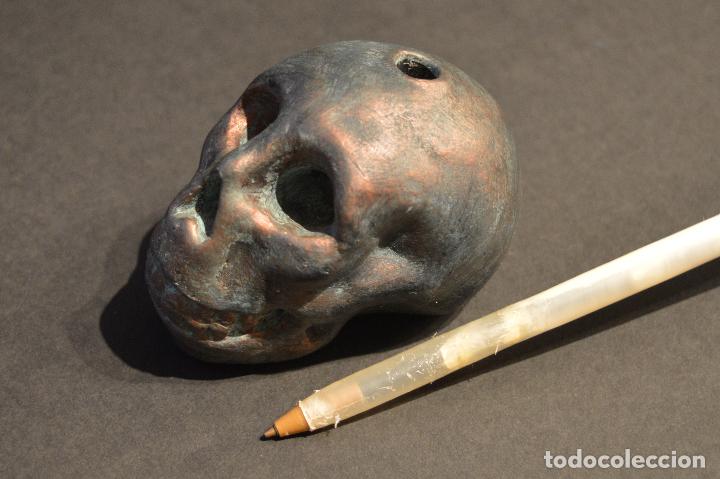 Escriban&iacute;a: ORIGINAL PLUMA DE ESCRITORIO CON BASE TINTERO CALAVERA - Foto 9