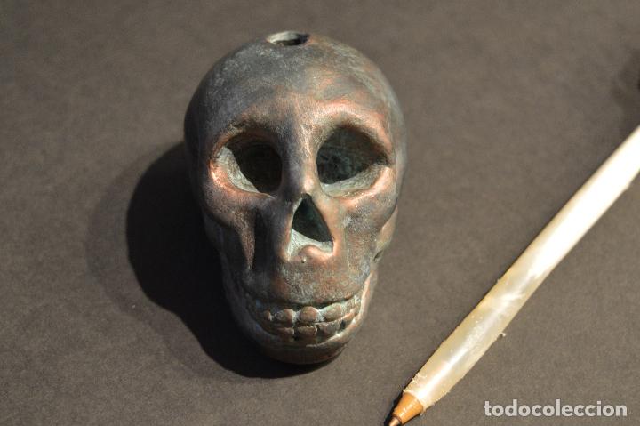 Escriban&iacute;a: ORIGINAL PLUMA DE ESCRITORIO CON BASE TINTERO CALAVERA - Foto 10