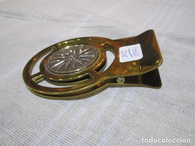 Escriban&iacute;a: Pinza pillapapeles de metal. 10 x 8 cms. - Foto 2