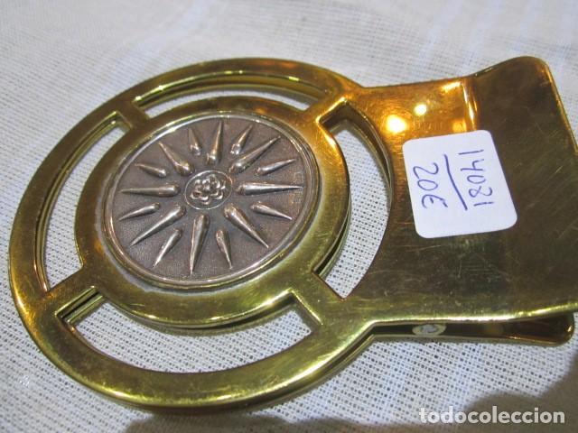 Escriban&iacute;a: Pinza pillapapeles de metal. 10 x 8 cms. - Foto 3
