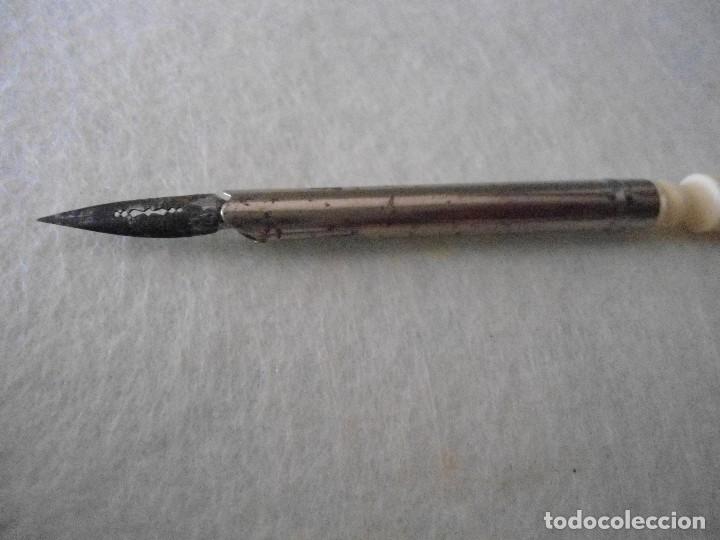 Escriban&iacute;a: ANTIGUA PLUMILLA DE HUESO CON VISOR DE LOURDES - Foto 4