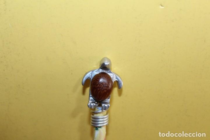 Escriban&iacute;a: CAPUCHON PINGUINO CON LAPICERO - Foto 1