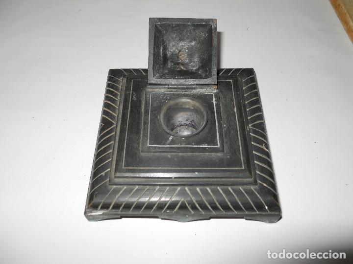 Escriban&iacute;a: antiguo tintero met&aacute;lico y cristal - Foto 2