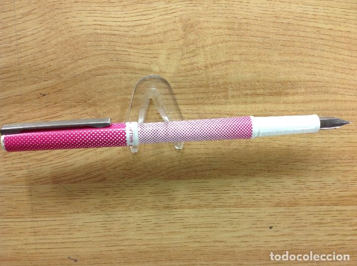 Escriban&iacute;a: PLUMA DE PL&Aacute;STICO ROSA - Foto 2