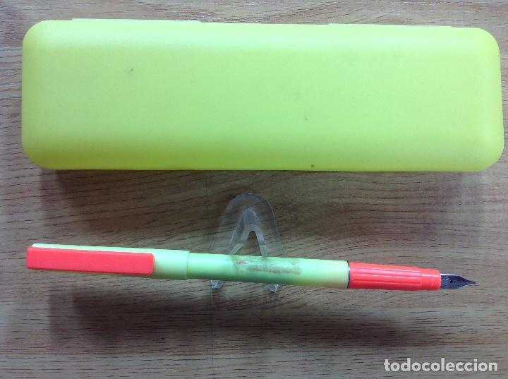 Escriban&iacute;a: PLUMA CON CAJA RARO - Foto 1