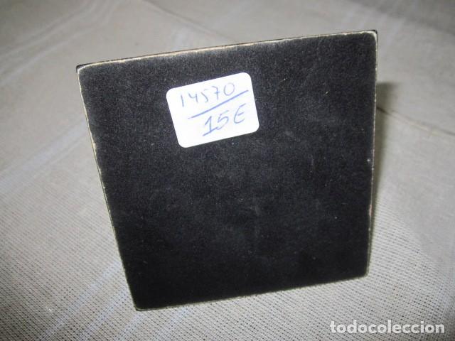 Escriban&iacute;a: Pir&aacute;mide de metacrilato MAYO. 7,5 x 7,5 cms. - Foto 5