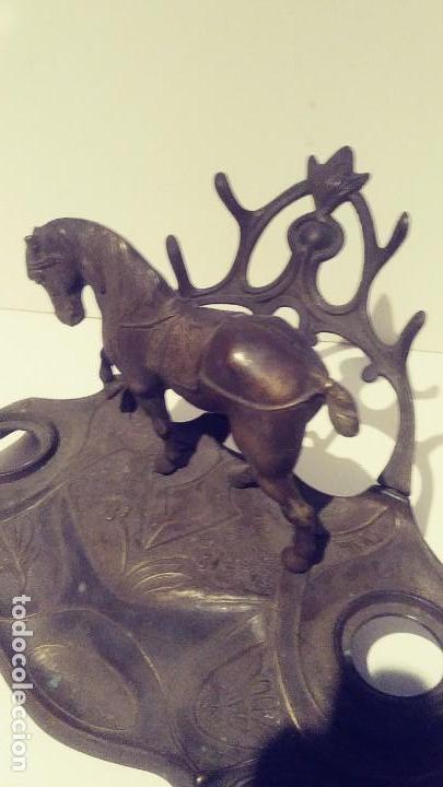 Escriban&iacute;a: Escribania de bronce con caballo ensillado - Foto 1