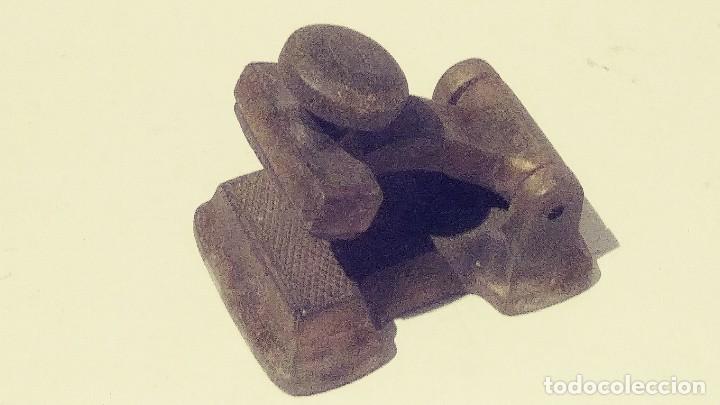 Escriban&iacute;a: antiguo sello seco de hierro - Foto 4