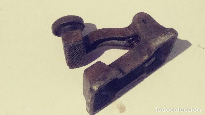 Escriban&iacute;a: antiguo sello seco de hierro - Foto 6