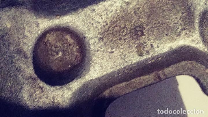Escriban&iacute;a: antiguo sello seco de hierro - Foto 8