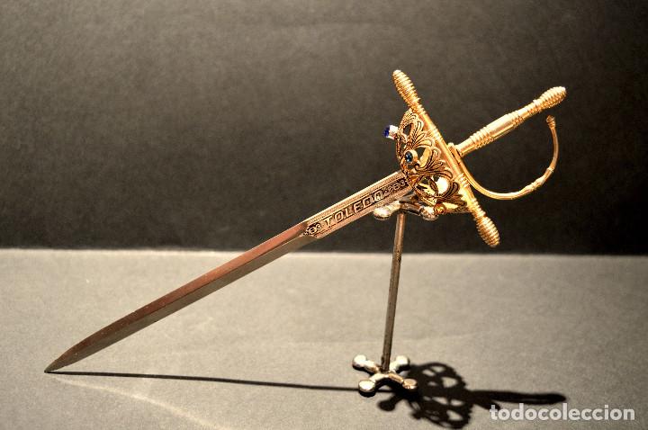 Escriban&iacute;a: ABRECARTAS ESPADA DAGA DE DEDO TOLEDO 24CM - Foto 2