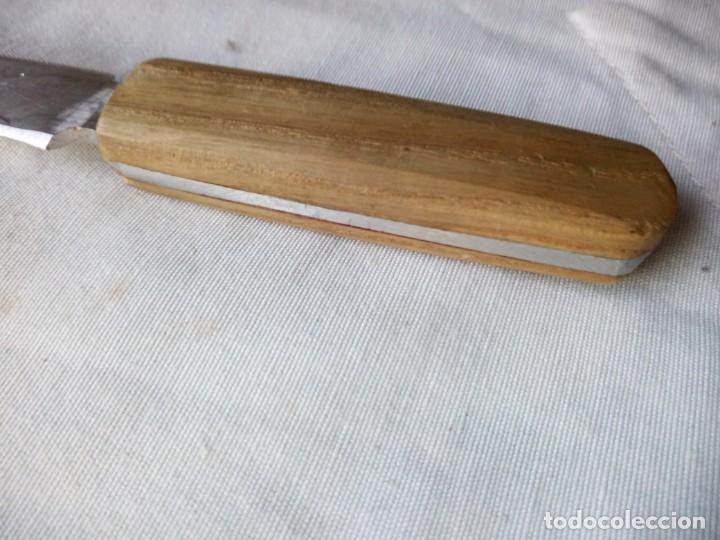 Escriban&iacute;a: Antiguo abrecartas mango de madera. - Foto 3