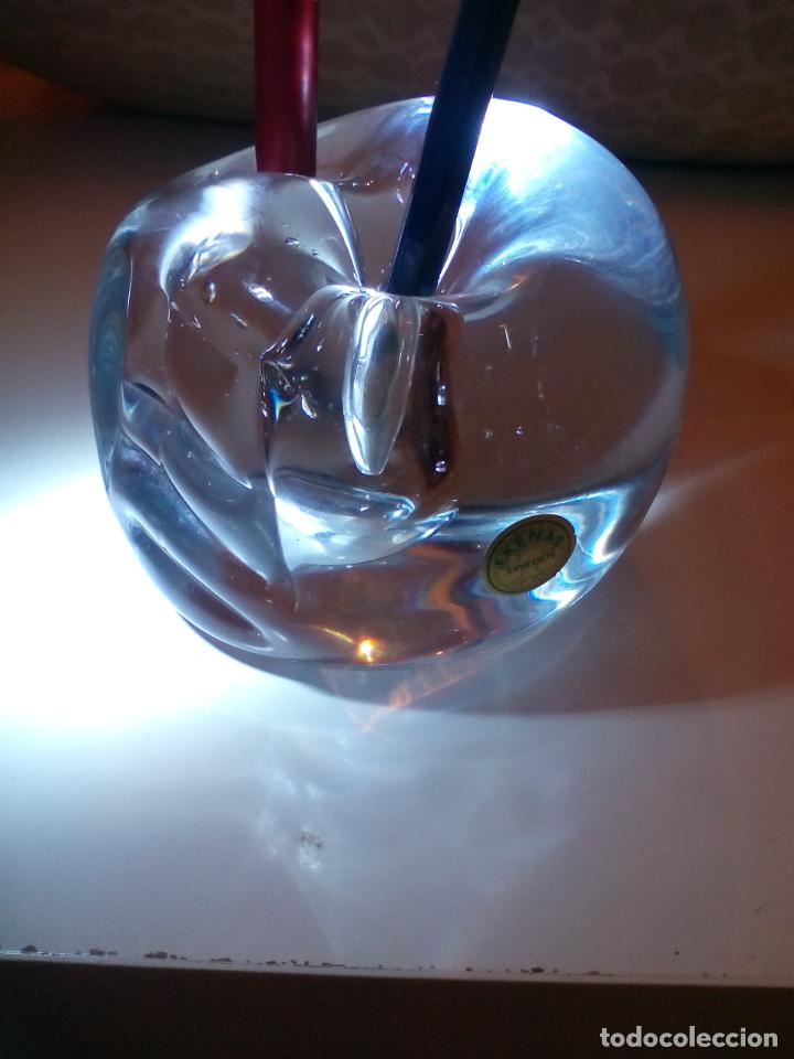 Escribanía: PISAPAPELES PORTALAPICES DE CRISTAL. FIRMADO TONY RACOV, EKONÄS STUDIO SWEDEN 7-160 EKENAS