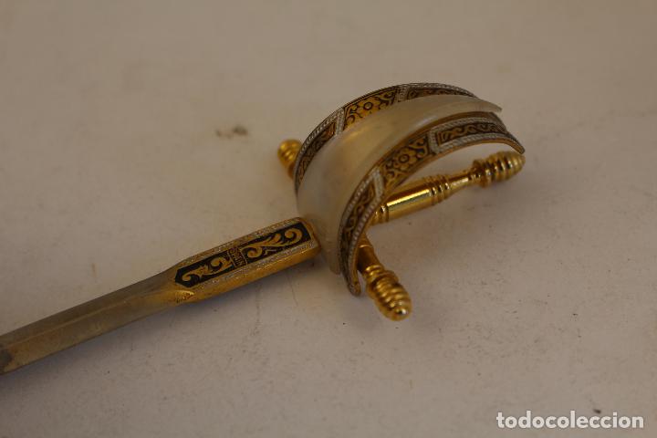 Escriban&iacute;a: abrecartas espada damasquinado toledo - Foto 3