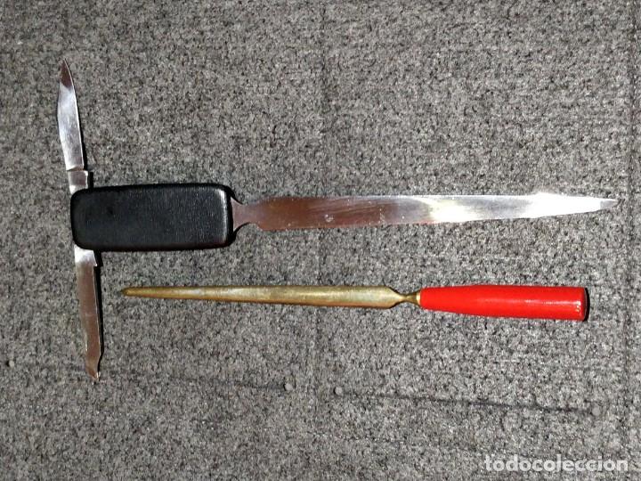 Escriban&iacute;a: Dos abrecartas uno antiguo y otro actual - Foto 1