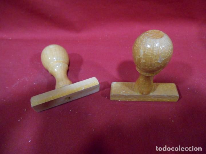 Escriban&iacute;a: LOTE DE 2 TAMPONES DE MADERA SIN ESTRENAR - Foto 1
