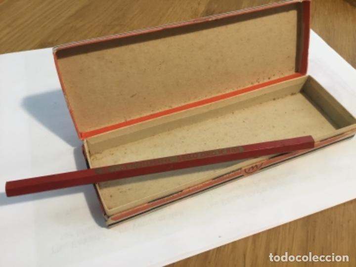 Escriban&iacute;a: Caja l&aacute;pices Hispania bicolor con un l&aacute;piz - Foto 2