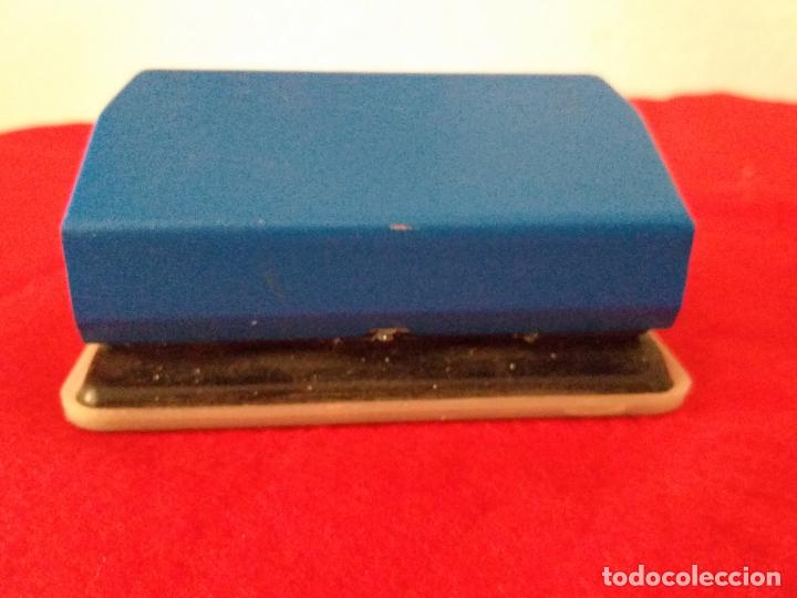 Escriban&iacute;a: TALADRADORA PERFORADORA PAPEL PETRUS. FUNCIONA - Foto 2