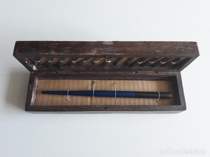 Escribanía: Estuche antiguo de madera con plumín y plumillas de recambio - Foto 2 - 157978074