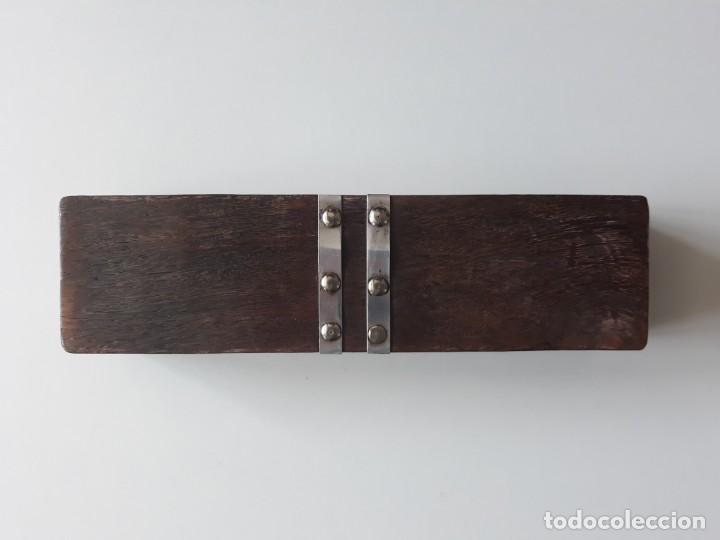 Escribanía: Estuche antiguo de madera con plumín y plumillas de recambio - Foto 3 - 157978074