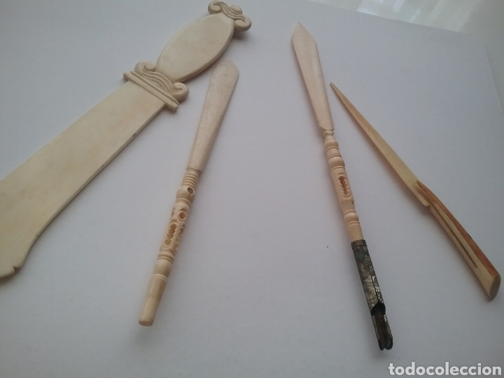 Escriban&iacute;a: Lote de 4 abrecartas en hueso. - Foto 4