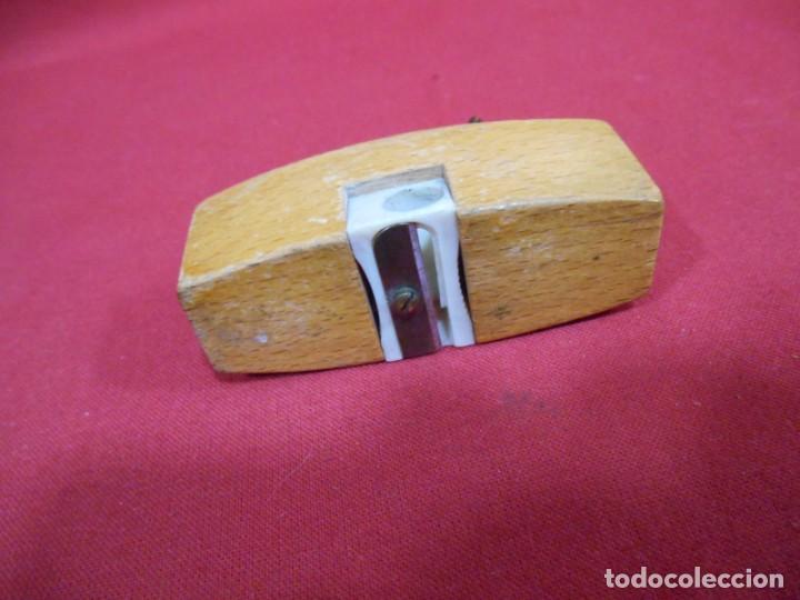 Escriban&iacute;a: ANTIGUO SACAPUNTAS DE COLECCION CON FORMA DE CEPILLO DE CARPINTERO - Foto 7