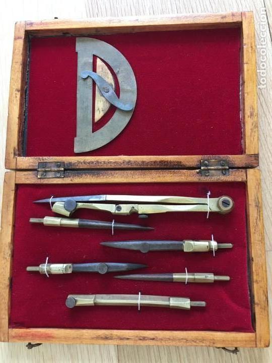 Escriban&iacute;a: Caja de juego de comp&aacute;s y accesorios de bronce. - Foto 1