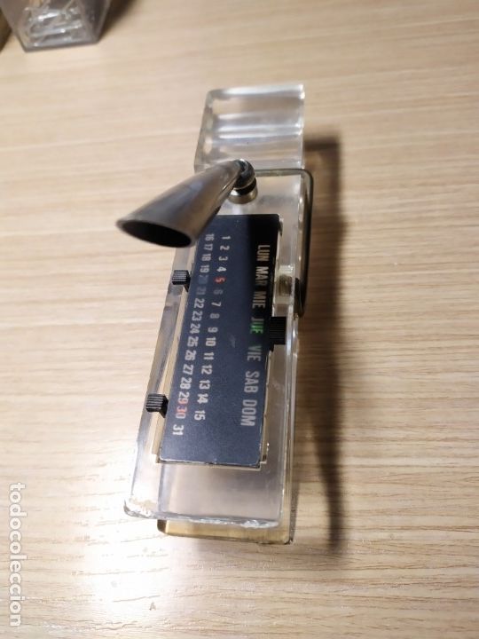 Escriban&iacute;a: PINZA SUJETAPAPELES DE METACRILATO. - Foto 2