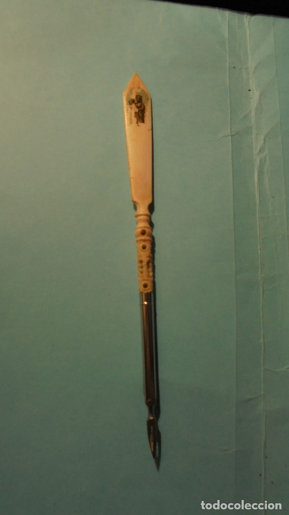 Escriban&iacute;a: ANTIGUO MANGO DE PLUMA DE HUESO CON SU PLUMIN . 20X1,7 CM. - Foto 1