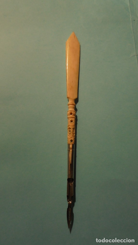 Escriban&iacute;a: ANTIGUO MANGO DE PLUMA DE HUESO CON SU PLUMIN . 20X1,7 CM. - Foto 2