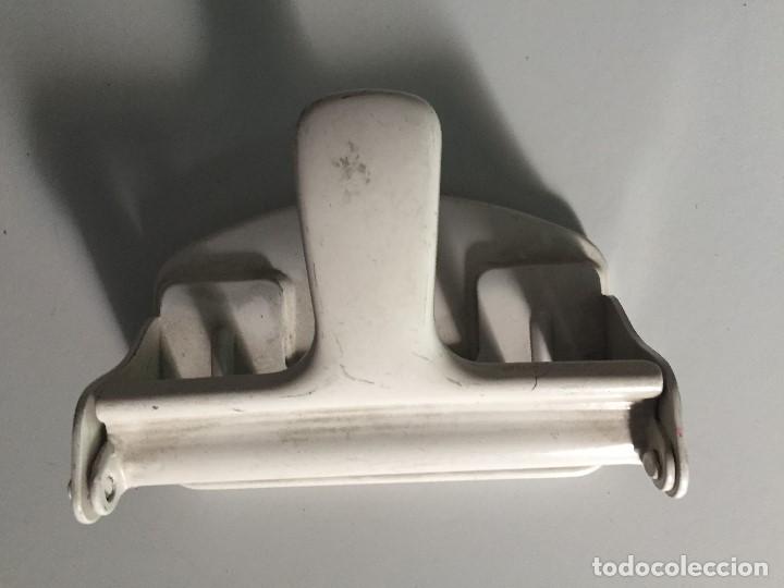 Escriban&iacute;a: Perforadora antigua vintage - Foto 2