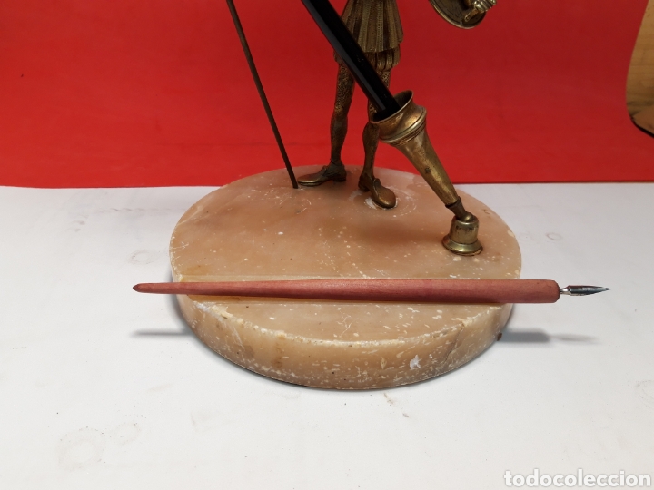 Escriban&iacute;a: Porta plumas de bronce y base de marmol. - Foto 3