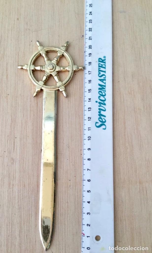 Escriban&iacute;a: Abrecartas / Letter Opener. Tim&oacute;n de barco. Bronce - Foto 1