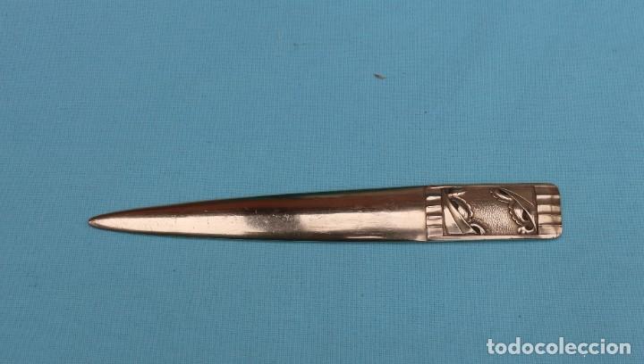 Escriban&iacute;a: Abrecartas de lat&oacute;n art deco. - Foto 5
