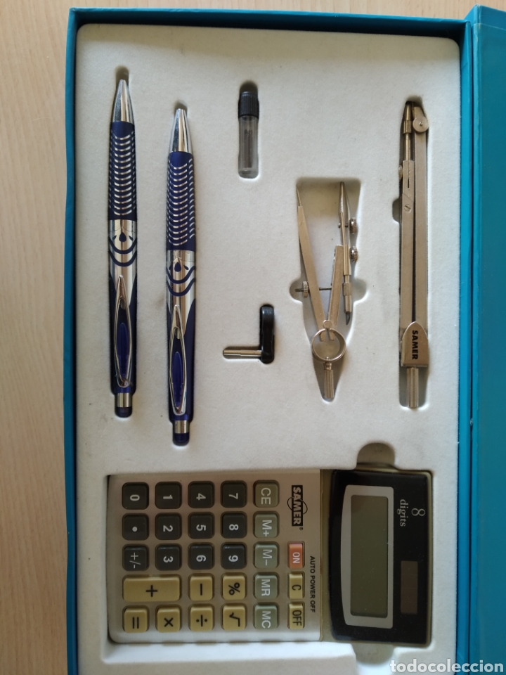 Escriban&iacute;a: Estuche para Comuni&oacute;n. Comp&aacute;s, calculadora y Bol&iacute;grafos. Nuevo - Foto 2