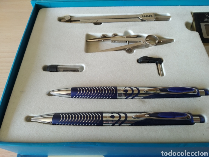 Escriban&iacute;a: Estuche para Comuni&oacute;n. Comp&aacute;s, calculadora y Bol&iacute;grafos. Nuevo - Foto 3