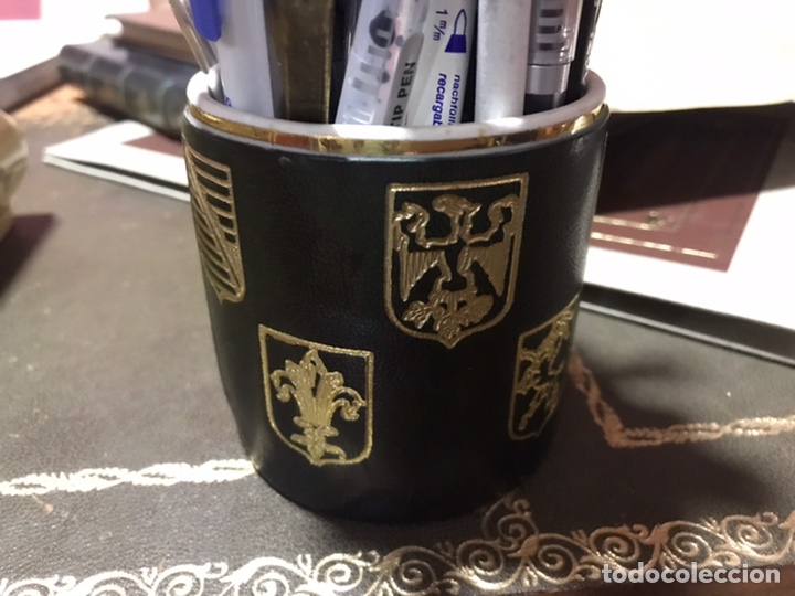 Escriban&iacute;a: LAPICERO O BOTE CON ESCUDOS - Foto 1