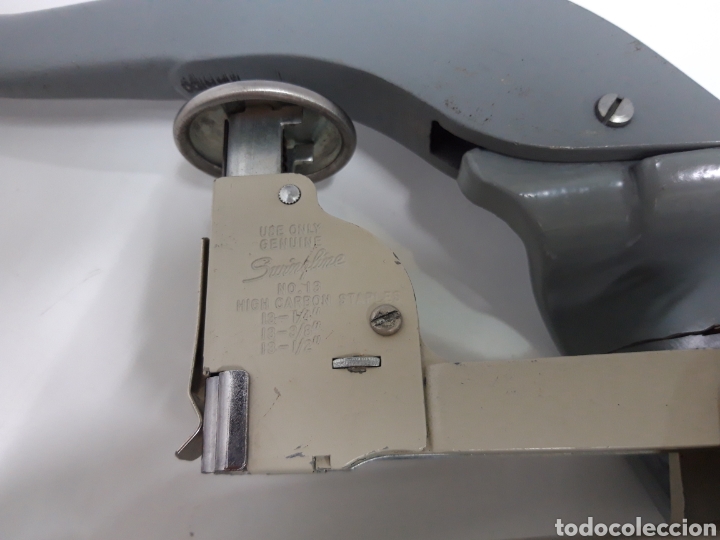 Escriban&iacute;a: Grapadora con soporte SWINGLINE. U.S.A. - Foto 2