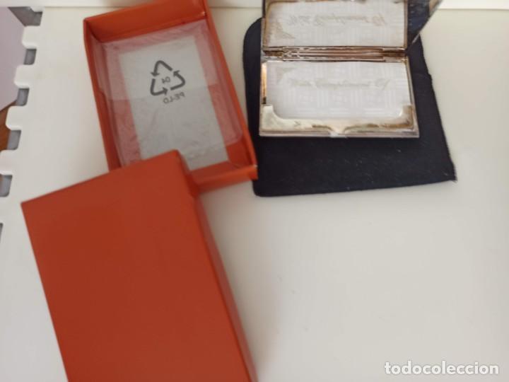 Escriban&iacute;a: Tarjetero funda tarjetas plateado - Foto 4