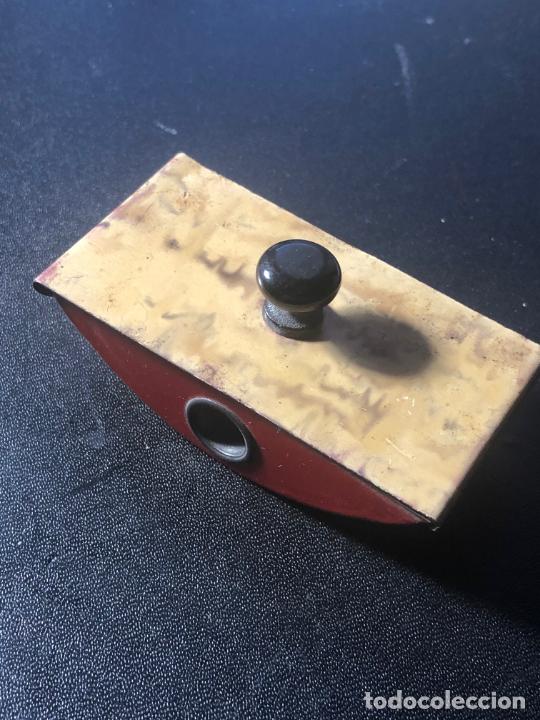 Escriban&iacute;a: Antiguo sacapuntas, un secante. - Foto 1