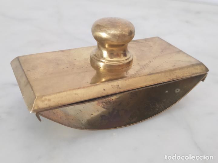 Escriban&iacute;a: Antiguo porta secante en bronce - Foto 1