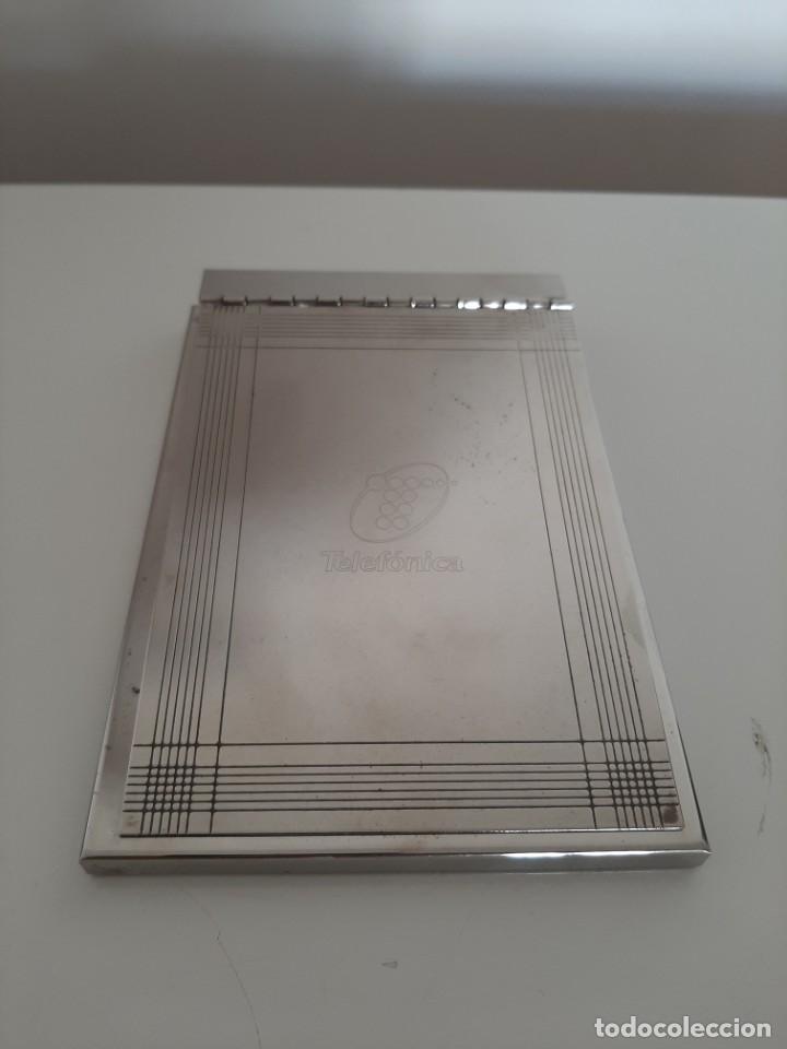 Escriban&iacute;a: CUBRE LIBRETAS DE METAL. TELEF&Oacute;NICA. - Foto 1