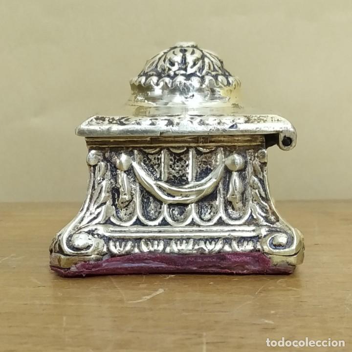 Escriban&iacute;a: Antiguo tintero de bronce - Foto 1