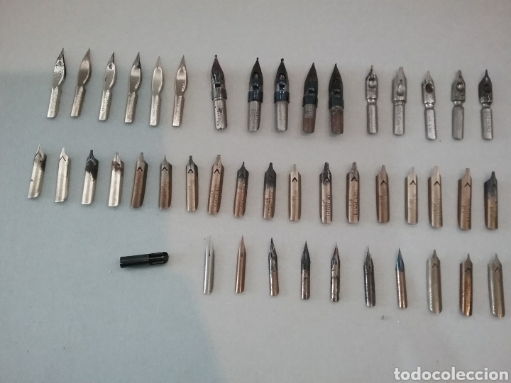 Escriban&iacute;a: Lote de 42 plumillas antiguas variadas. - Foto 1